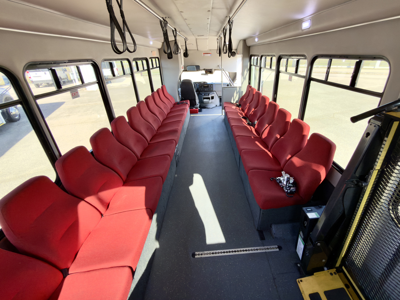 2014 Ford E450 Starcraft Allstar - Image 3