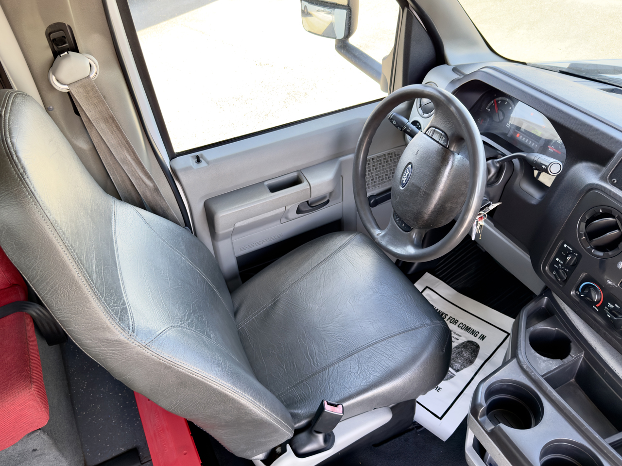 2014 Ford E450 Starcraft Allstar - Image 13