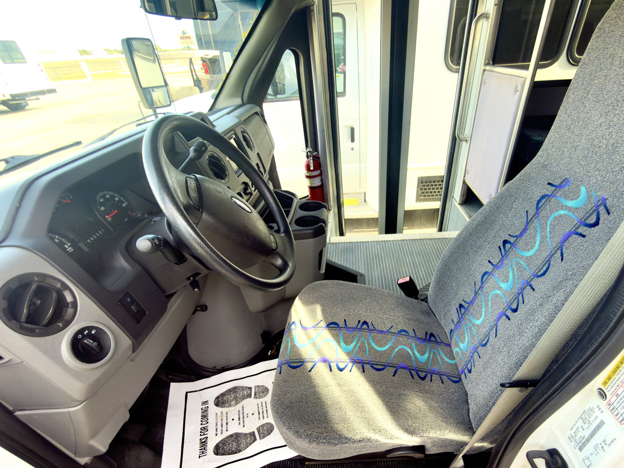 2011 Ford E450 Starcraft Allstar - Image 10