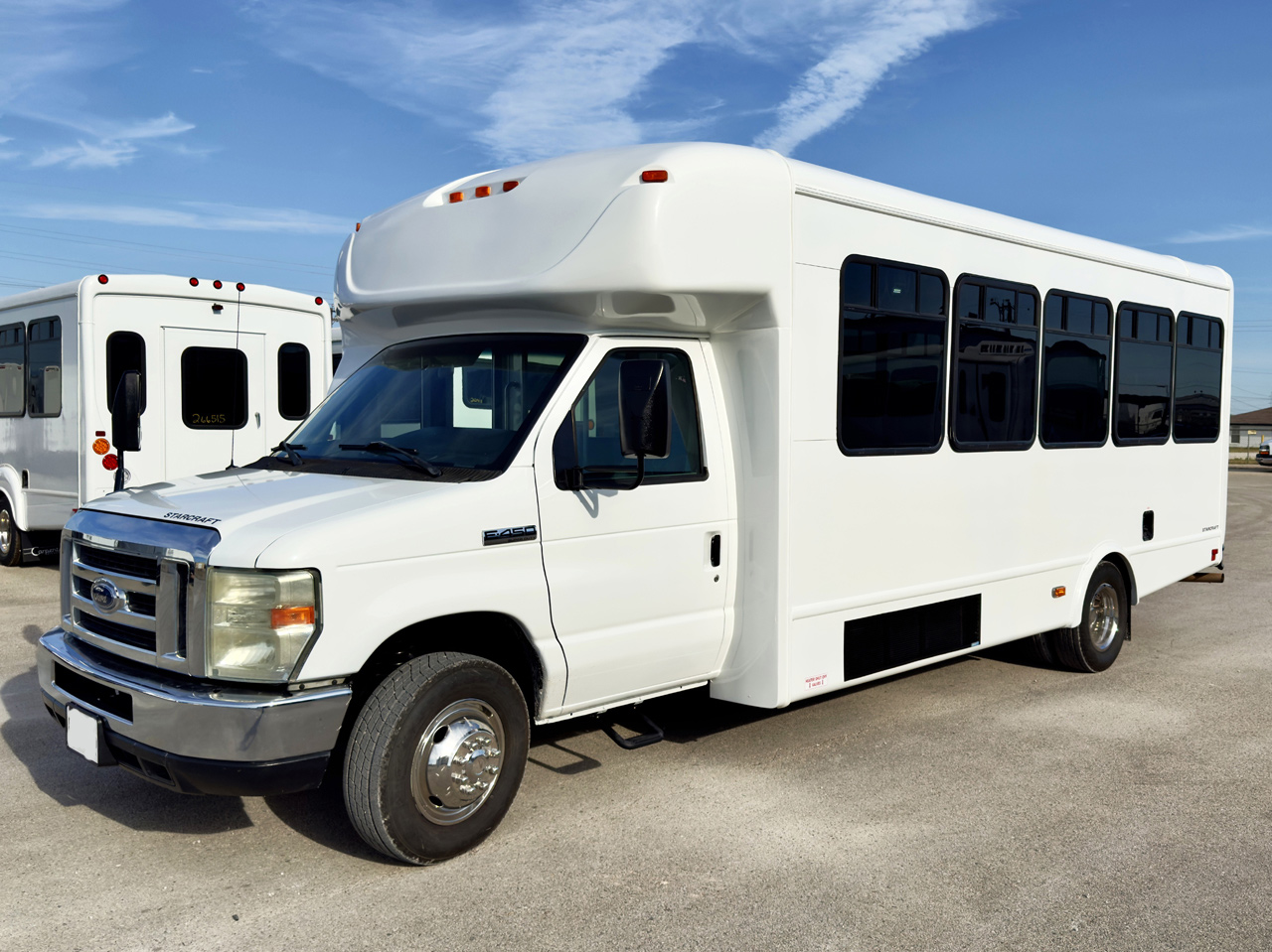 2011 Ford E450 Starcraft Allstar - Image 1