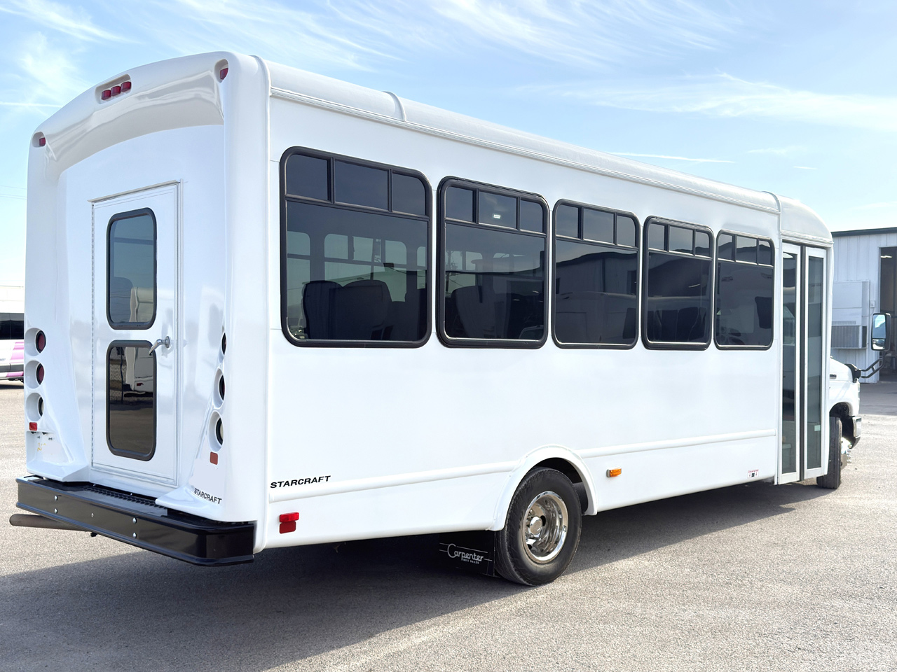 2011 Ford E450 Starcraft Allstar - Image 2