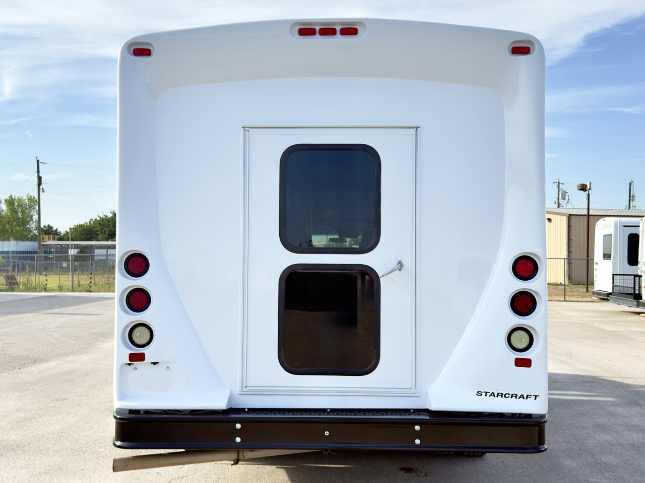 2011 Ford E450 Starcraft Allstar - Image 12