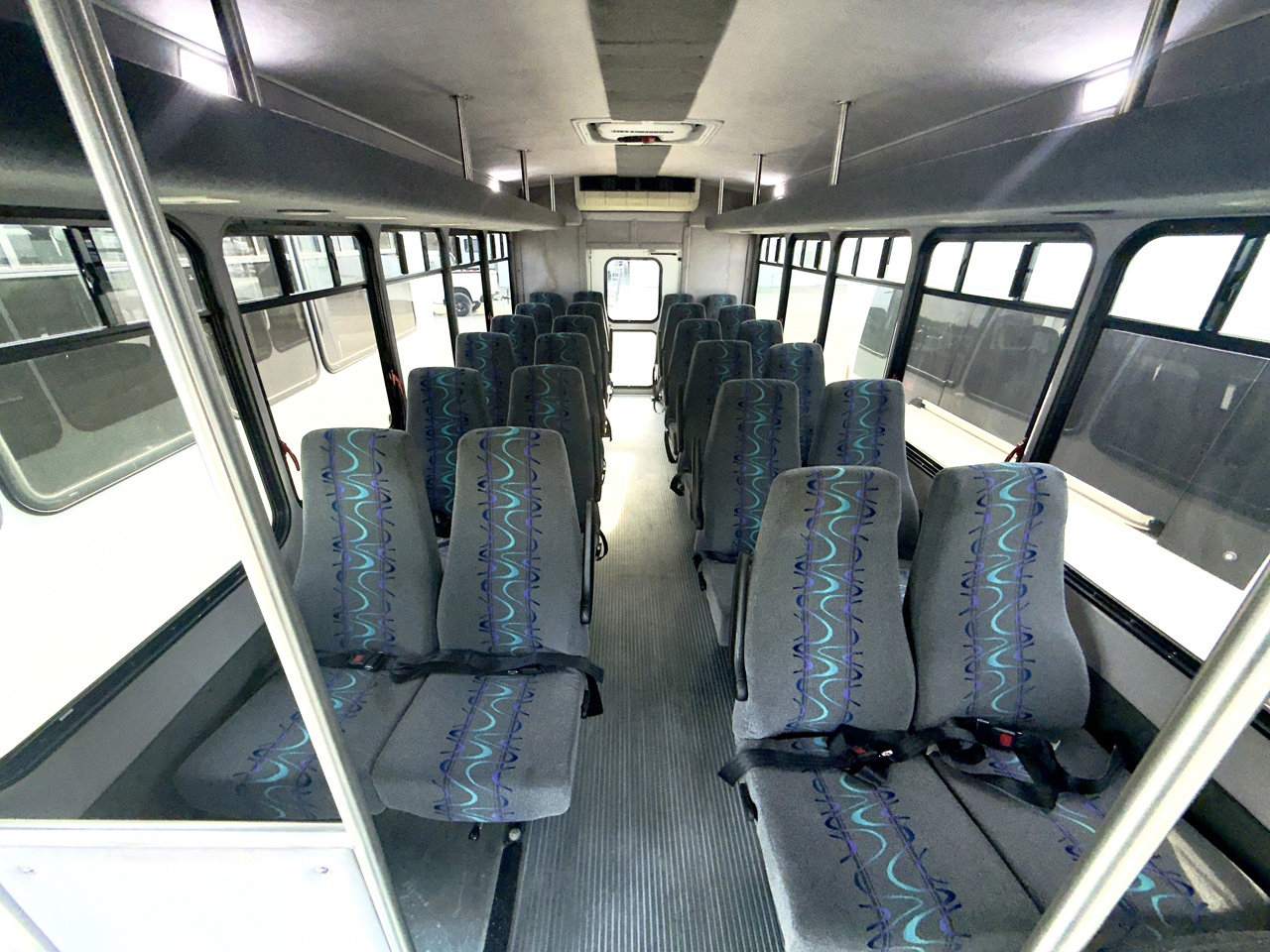 2011 Ford E450 Starcraft Allstar - Image 4