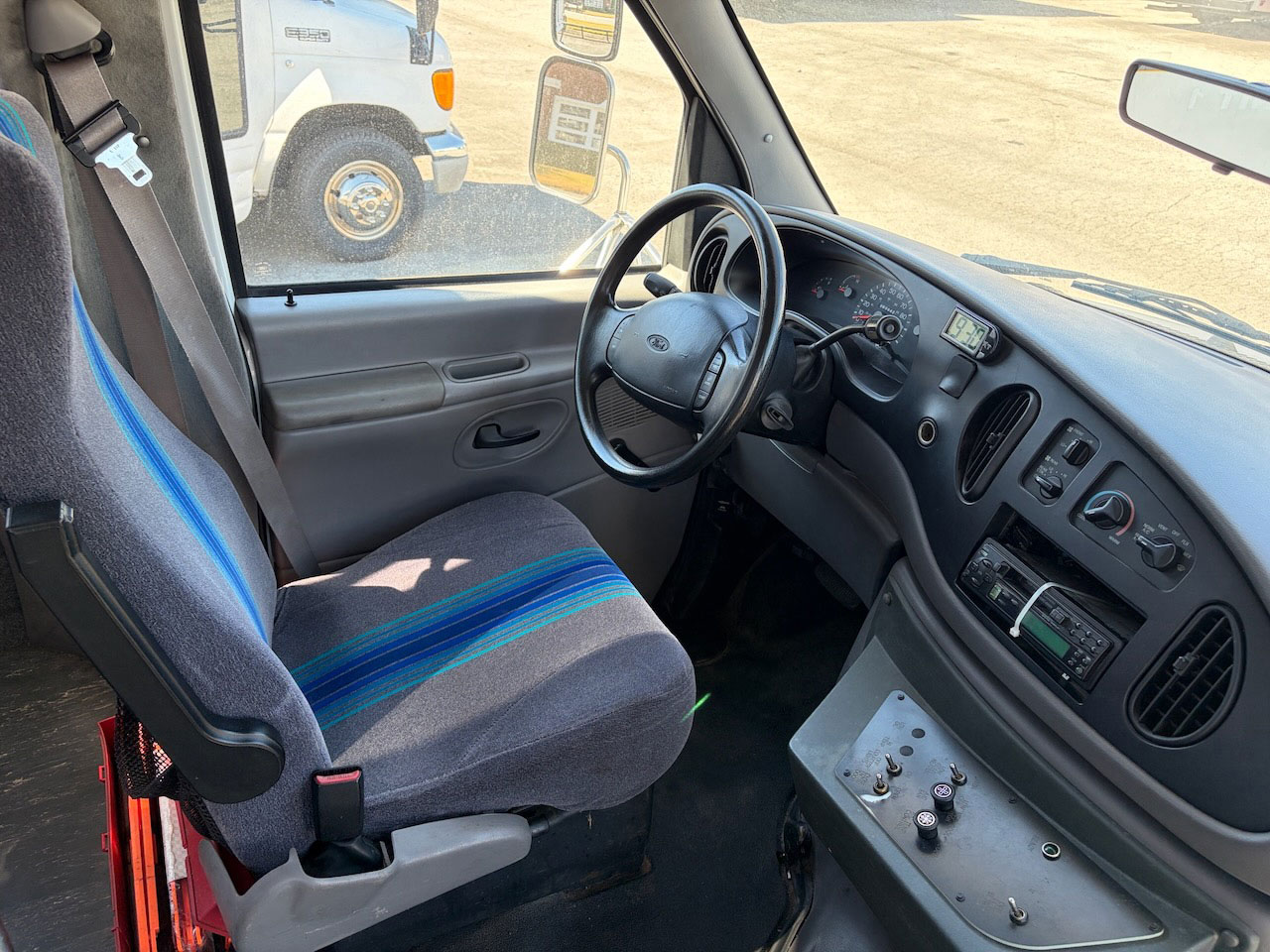 2001 Ford E450 ElDorado Aerotech - Image 10
