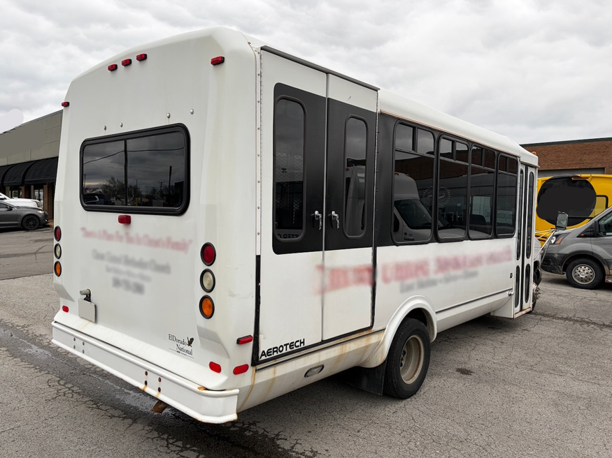 2001 Ford E450 ElDorado Aerotech - Image 2