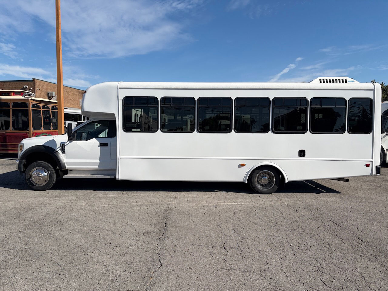 2018 Ford F550 Starcraft XL - Image 7