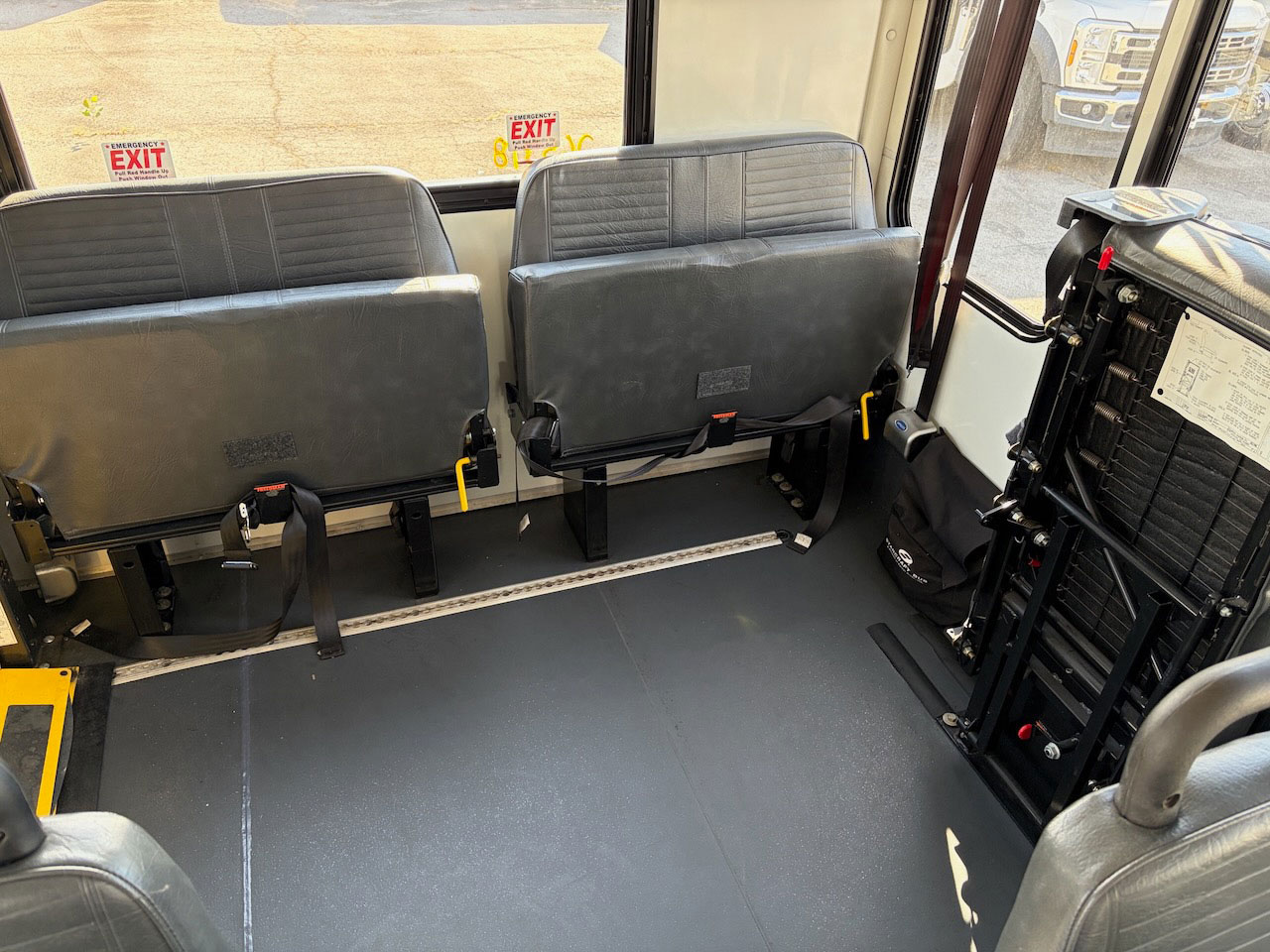 2018 Ford F550 Starcraft XL - Image 12