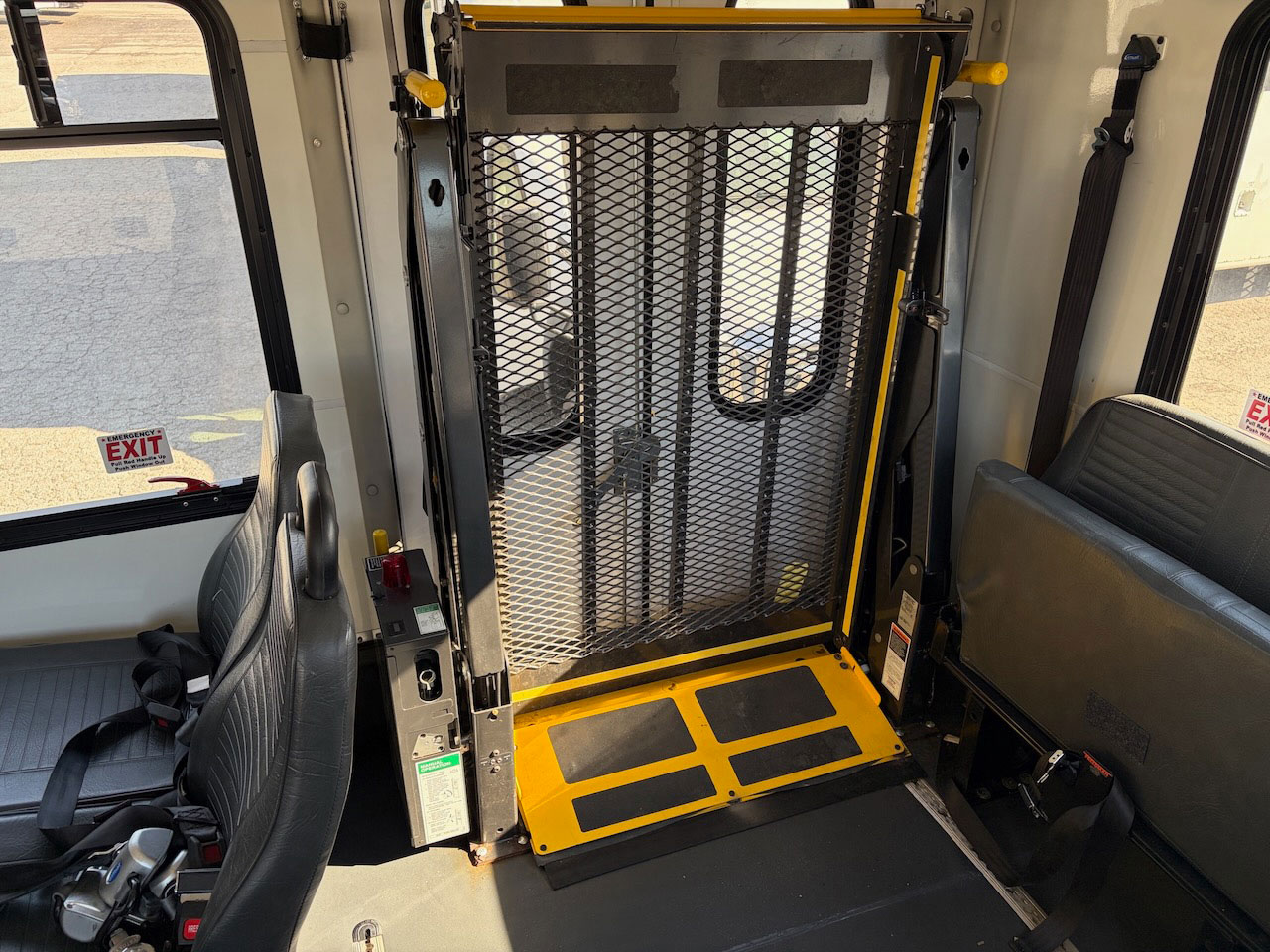 2018 Ford F550 Starcraft XL - Image 11
