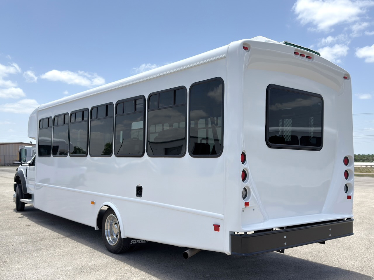 2018 Ford F550 Starcraft XL - Image 2