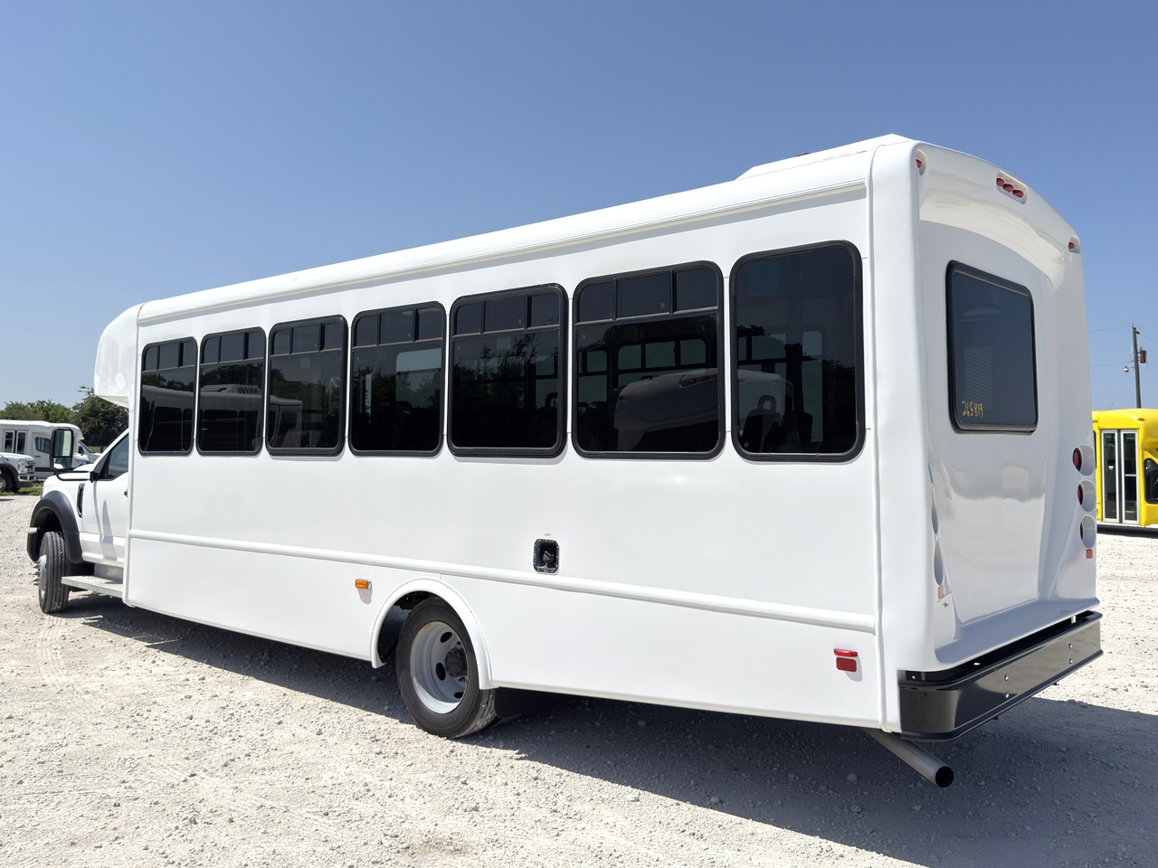 2019 Ford F550 Starcraft XL - Image 2