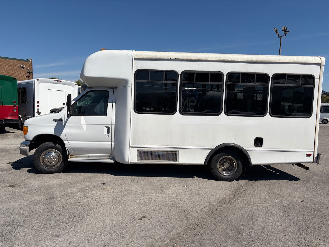 2003 Ford E350 Starcraft AllStar - Image 7