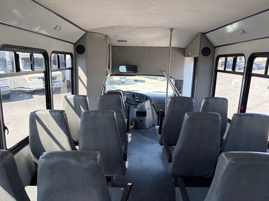 2003 Ford E350 Starcraft AllStar - Image 3