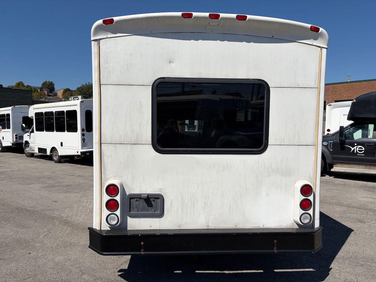 2003 Ford E350 Starcraft AllStar - Image 13