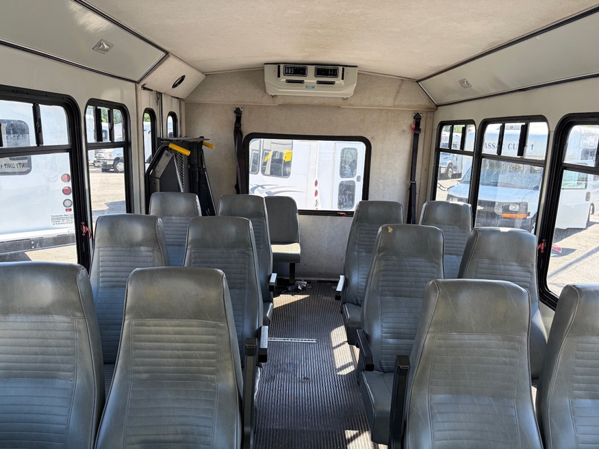 2003 Ford E350 Starcraft AllStar - Image 4