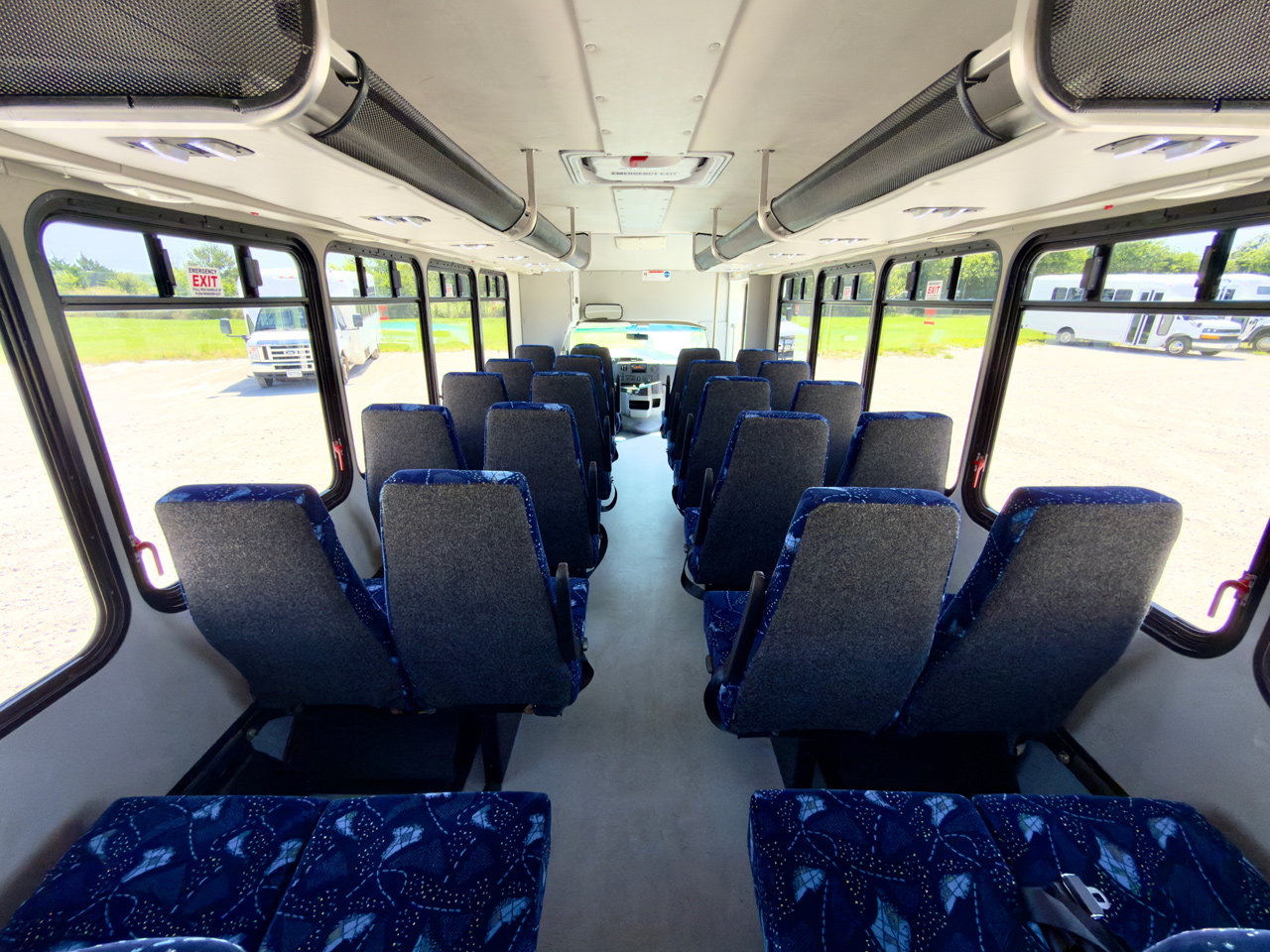 2015 Ford E450 Goshen - Image 3