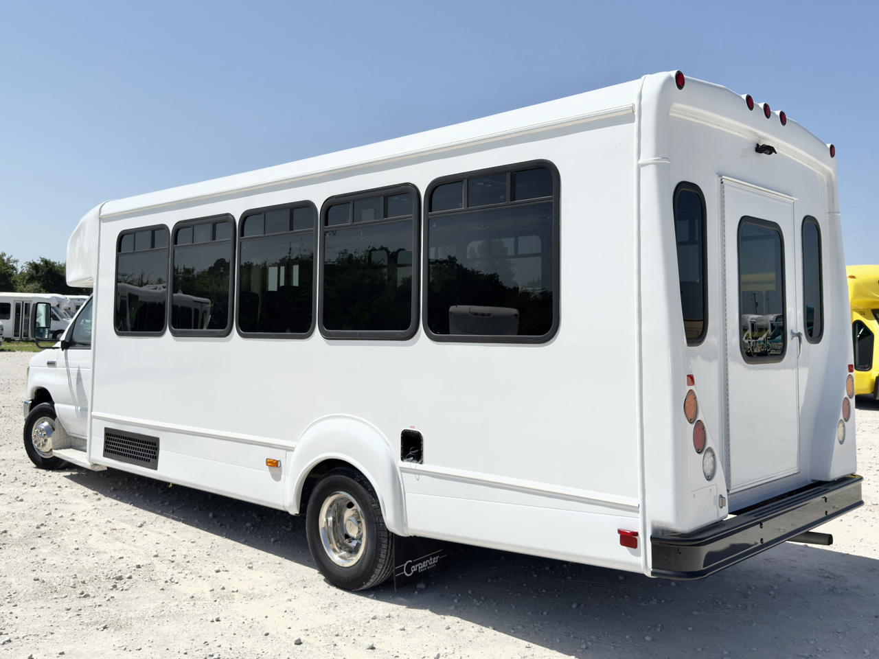 2015 Ford E450 Goshen - Image 2