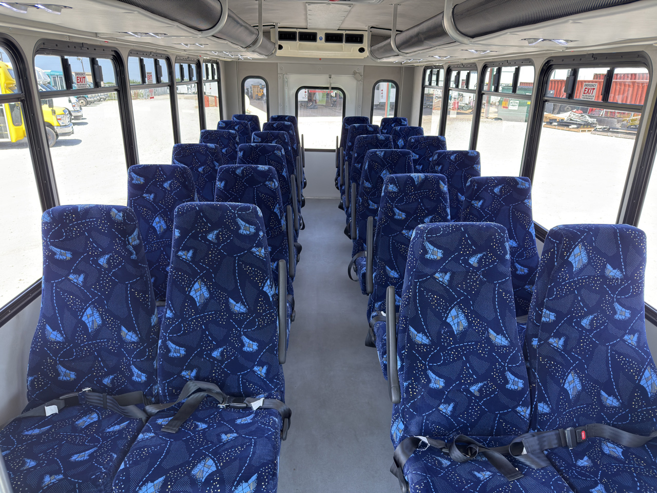 2015 Ford E450 Goshen - Image 4