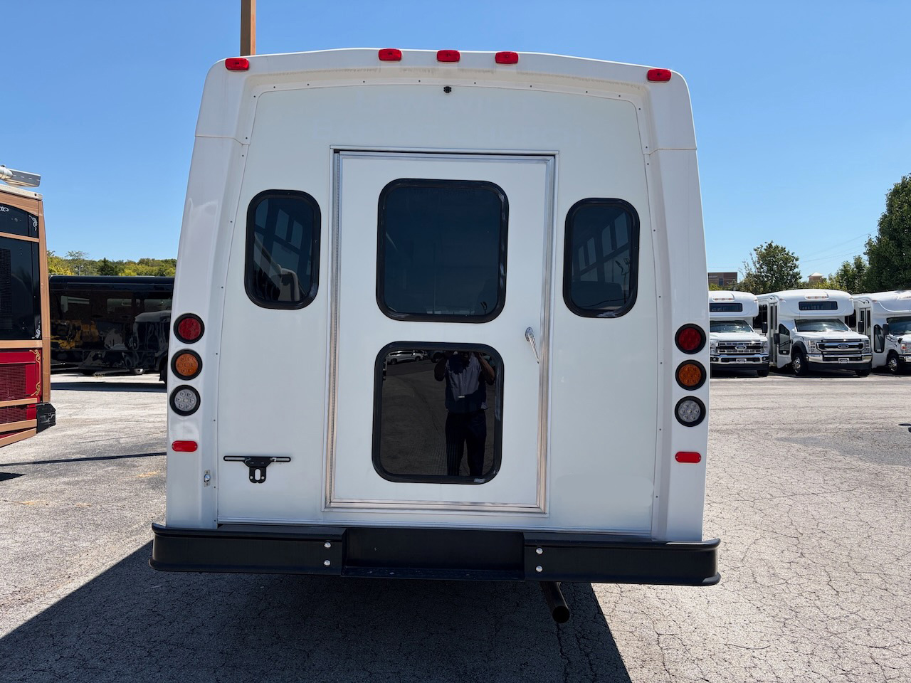2019 Ford Elkhart Coach - Image 12