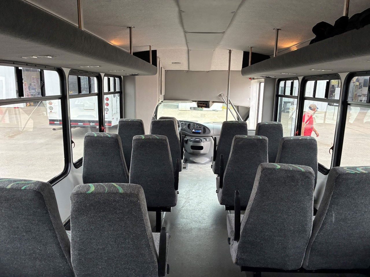 2007 Ford E450 Starcraft Allstar - Image 3