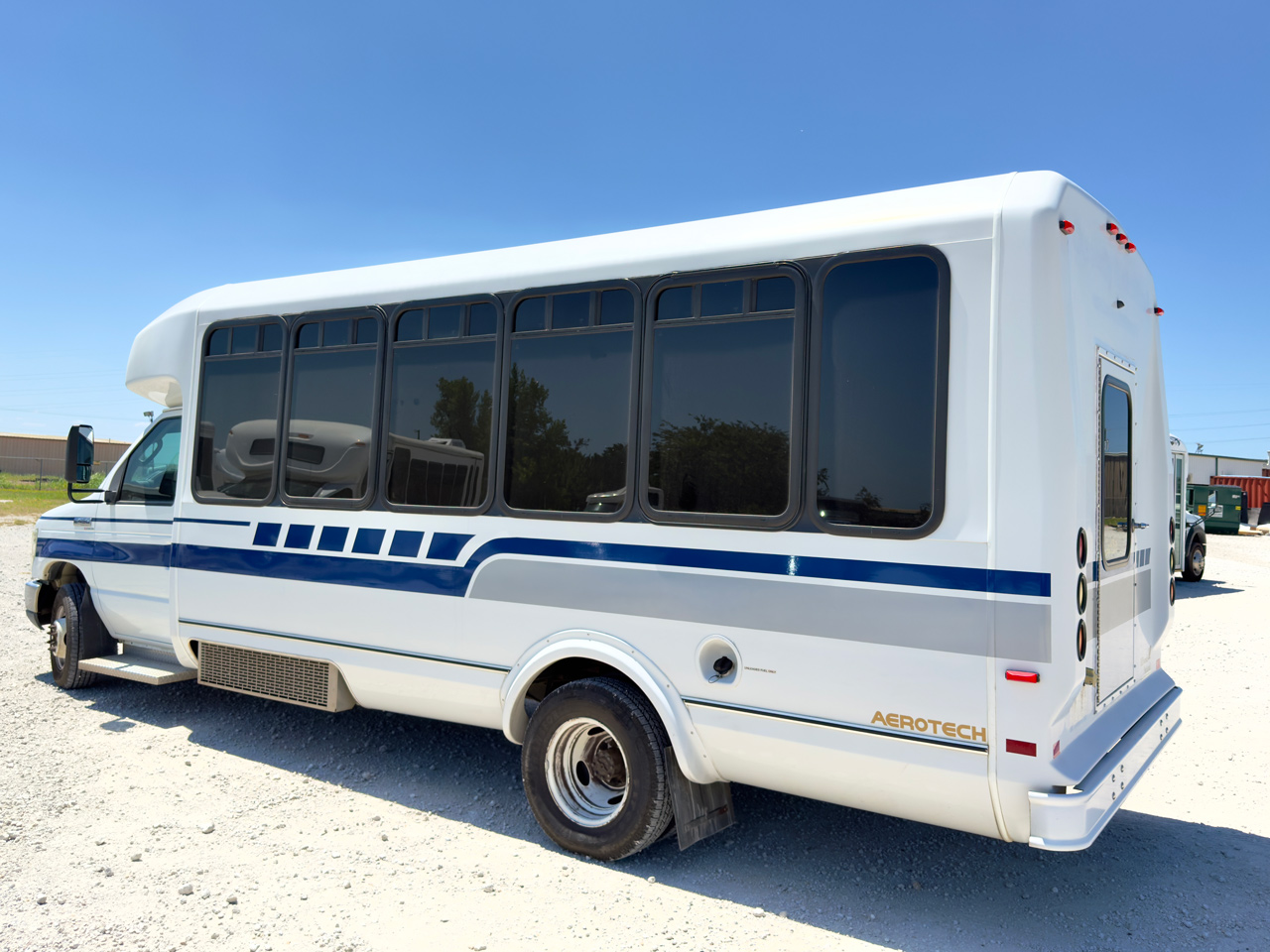 2011 Ford E450 ElDorado - Image 2