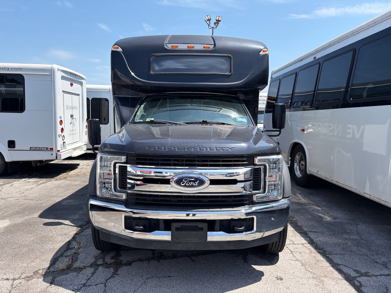 2019 Ford F550 Starcraft XL - Image 11