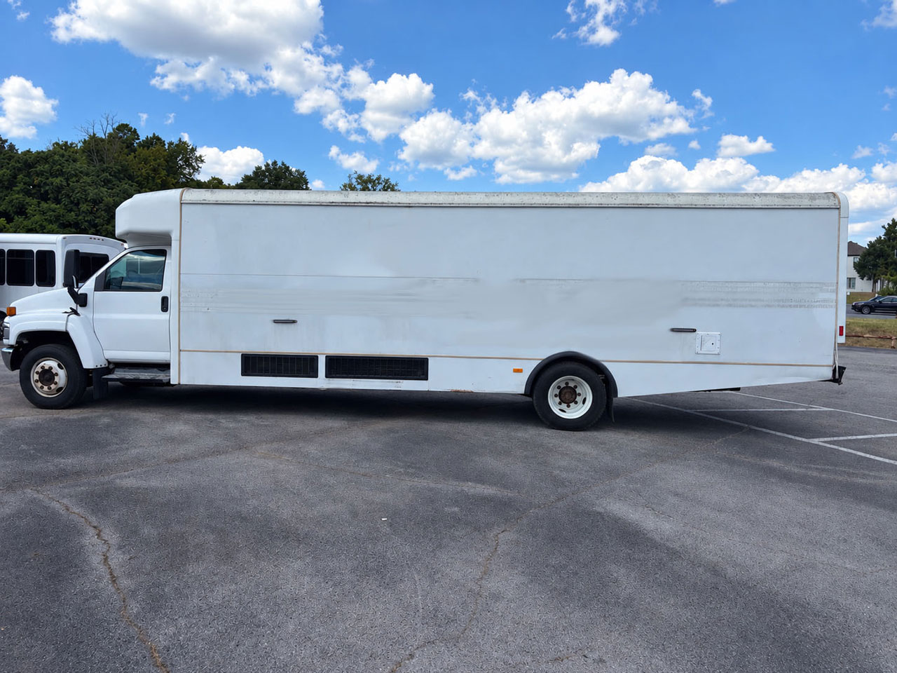 2005 GMC 5500 Glaval Titan - Image 7