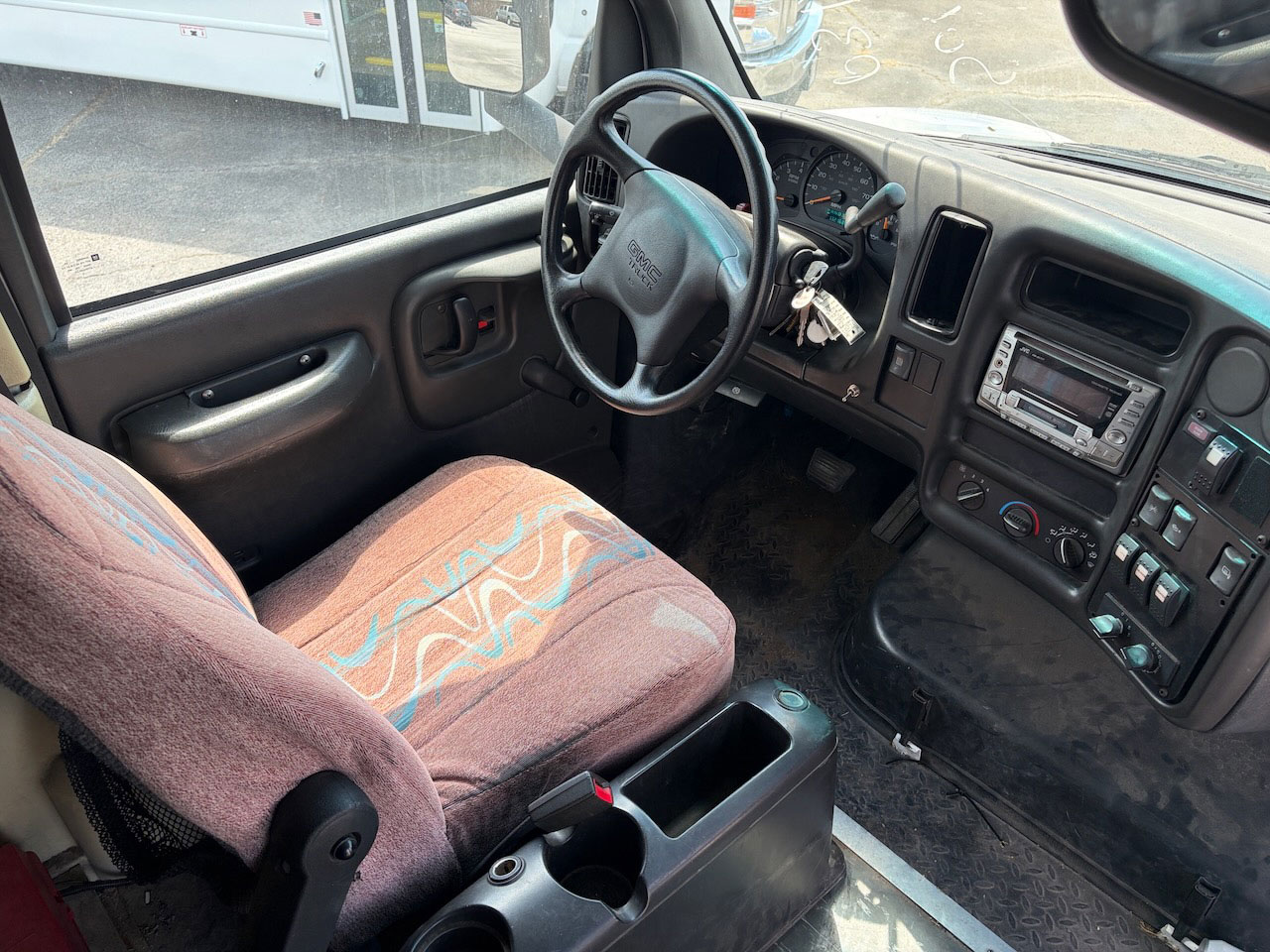 2005 GMC 5500 Glaval Titan - Image 10
