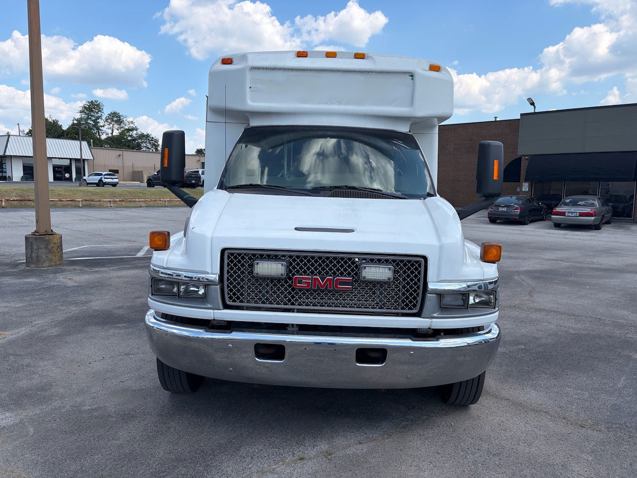 2005 GMC 5500 Glaval Titan - Image 13