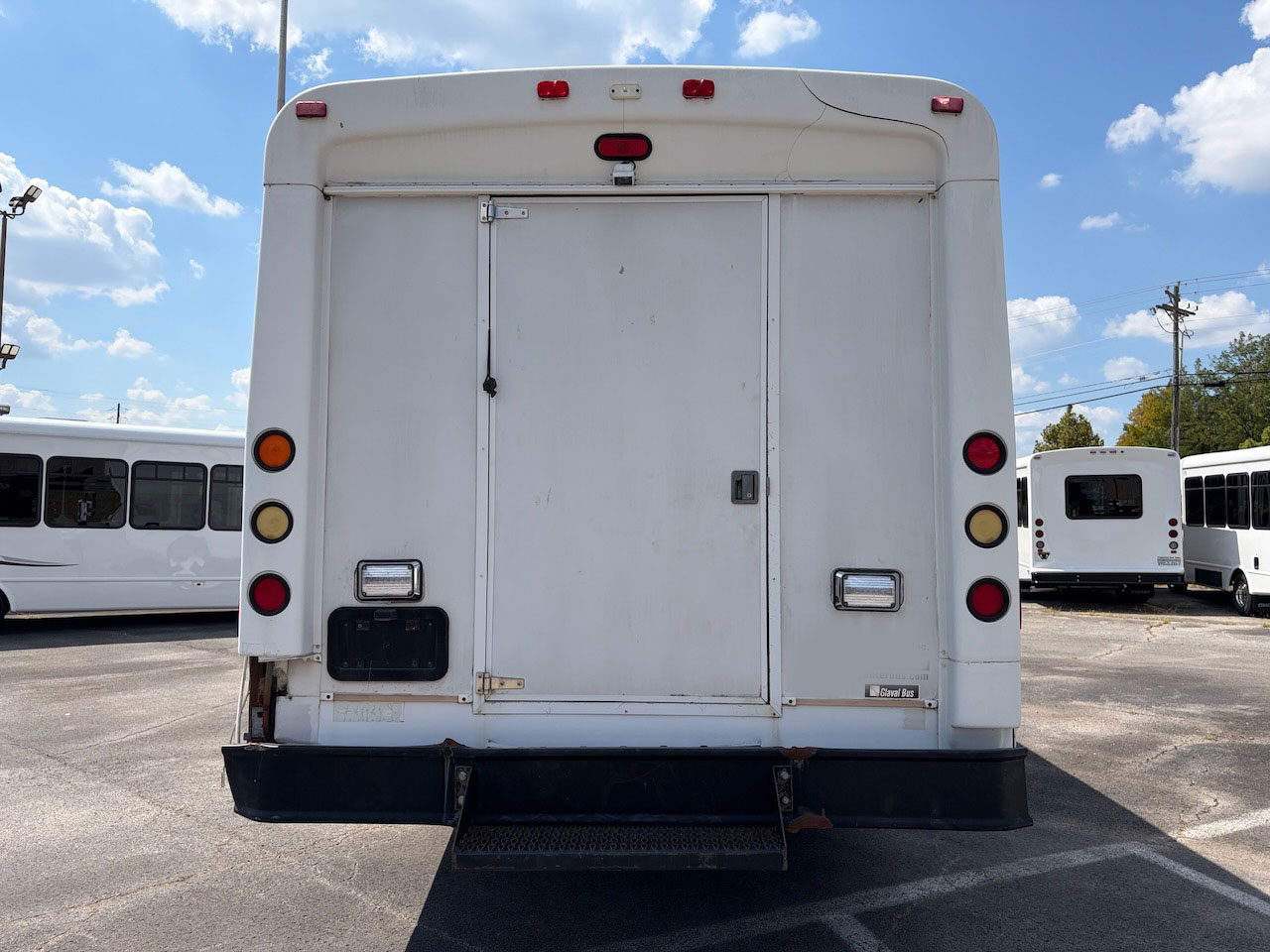 2005 GMC 5500 Glaval Titan - Image 14
