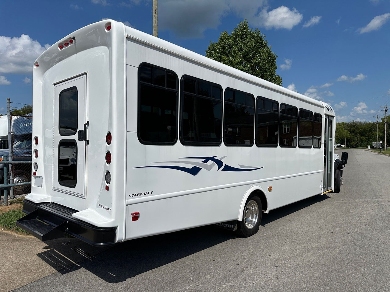 2022 Ford F550 Starcraft XL - Image 2